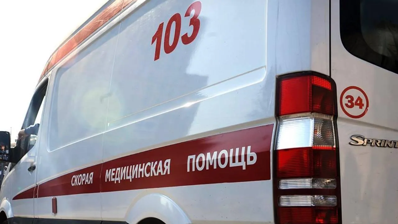 Четыре человека пострадали: в Хабаровске автобус с пассажирами врезался в поезд