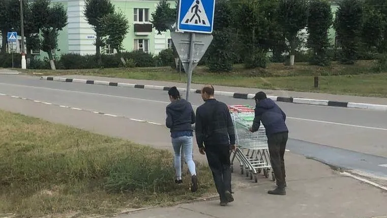 Хулиганы угнали все тележки из супермаркета в Электрогорске