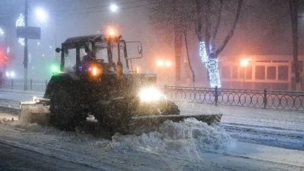 В Подмосковье дорожные службы перешли на усиленный режим работы из-за снегопада
