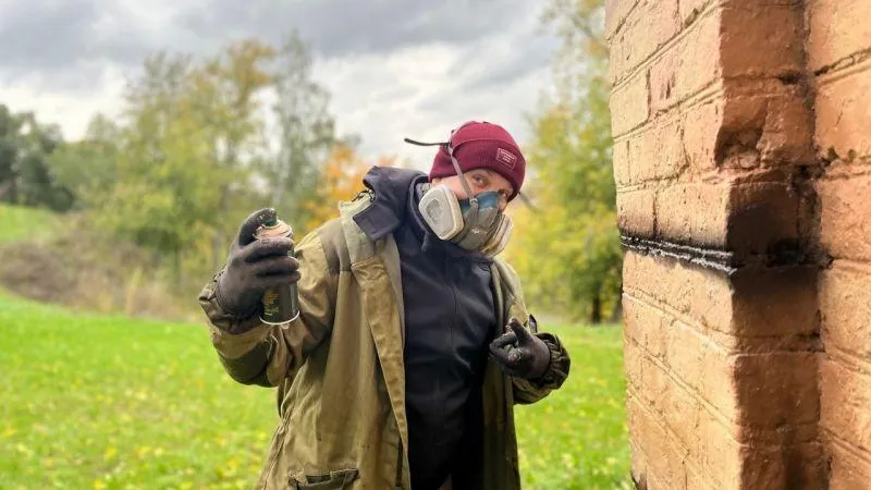 Трансформаторную подстанцию Подольска превратит в часовую башню художник Илья Демченко