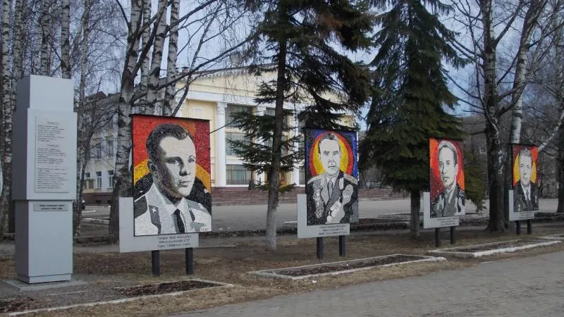 Подмосковные памятники космонавтам приводят в порядок к празднику