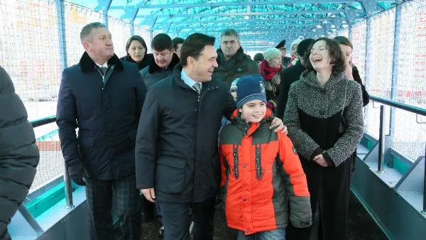 Губернатор открыл надземный пешеходный переход в Химках