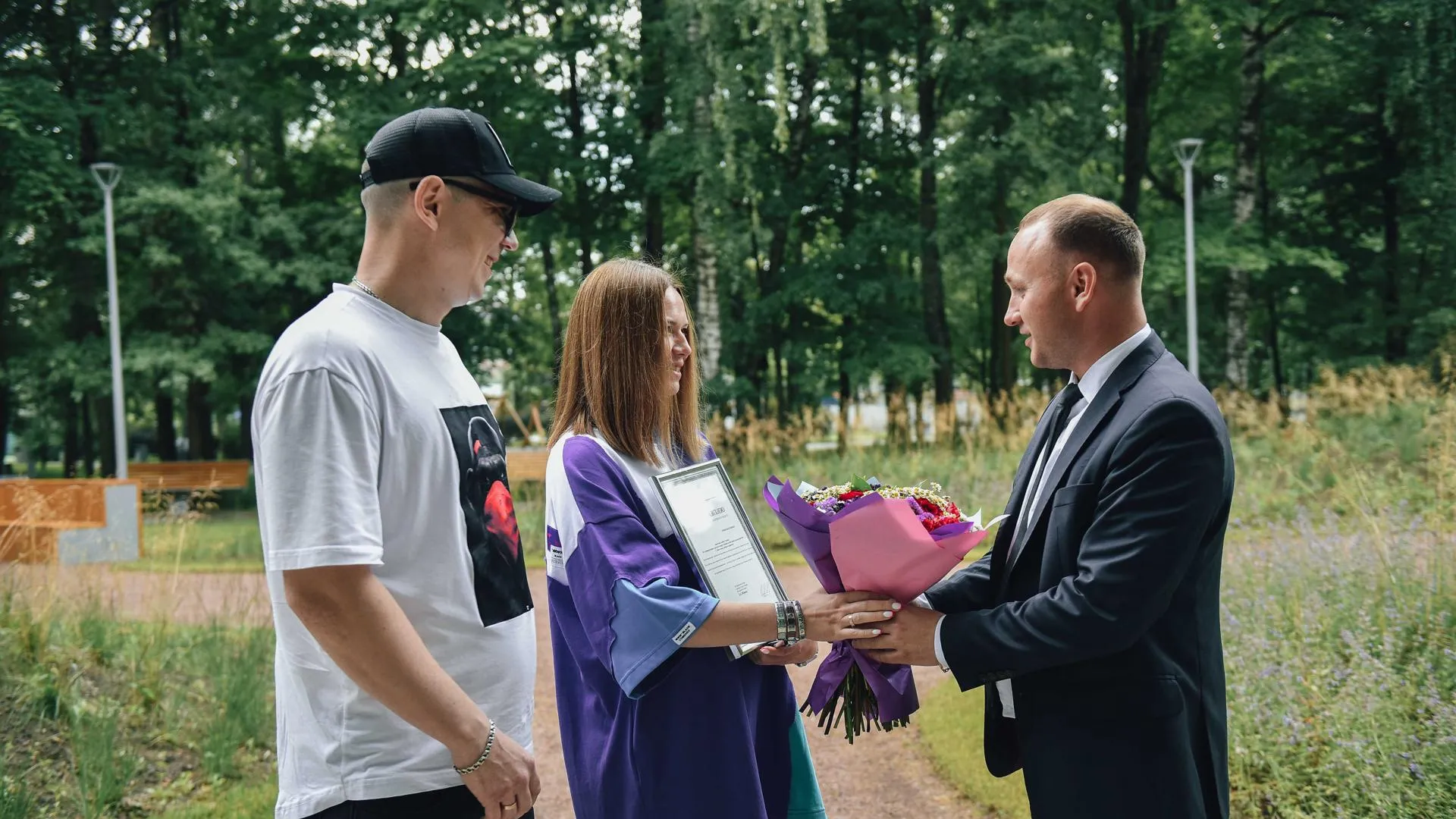 Рисунки детей передали участнику СВО из Химок
