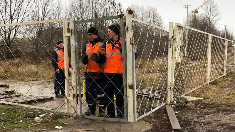 Нелегальный железнодорожный переход-убийцу заблокировали в Химках