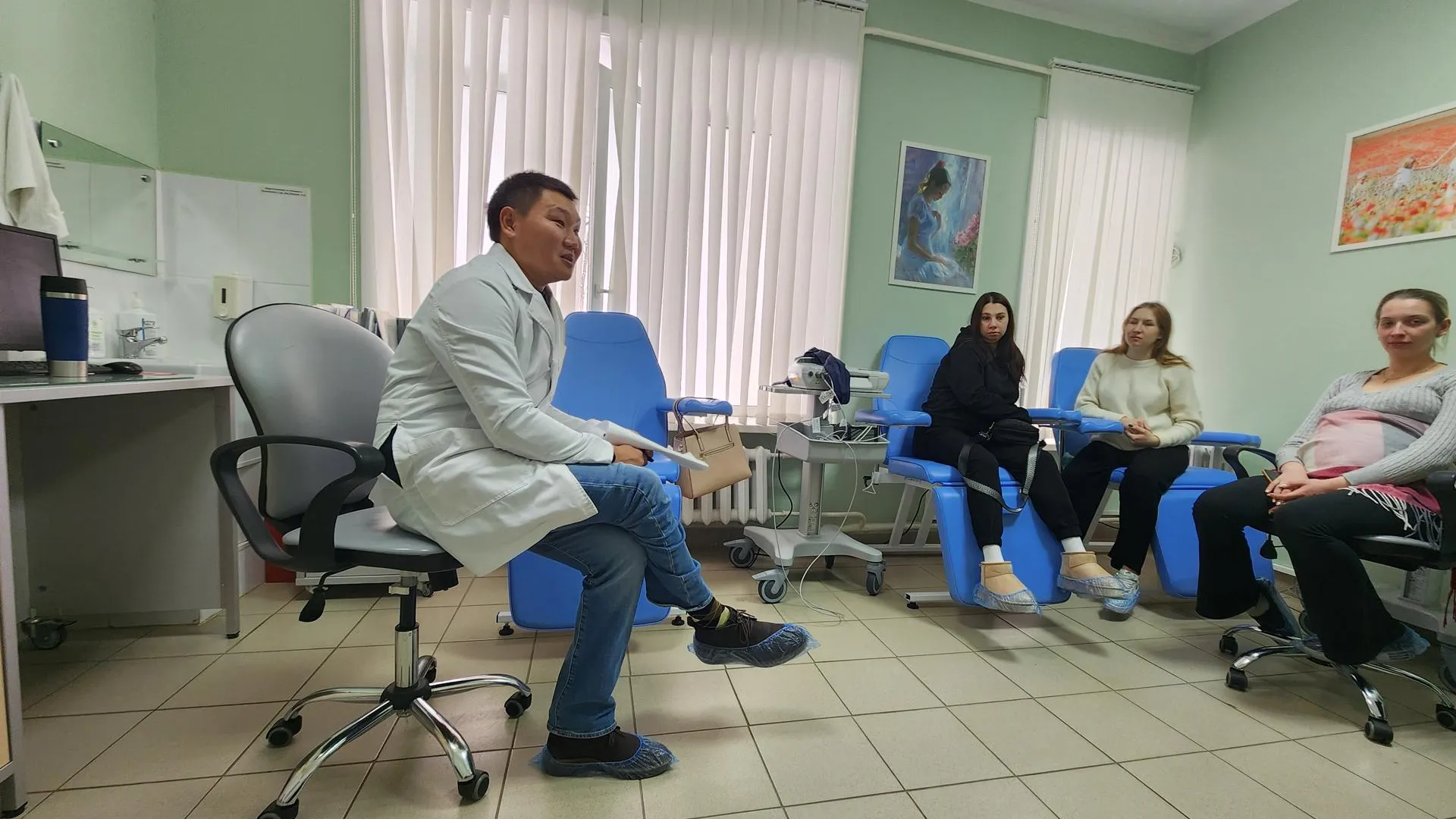 Акушер-гинеколог Одинцовского родильного дома Ким Оюн. автор Хавива Фонина