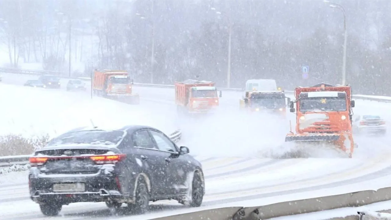 Дорожные службы Подмосковья перевели в режим повышенной готовности в связи с непогодой