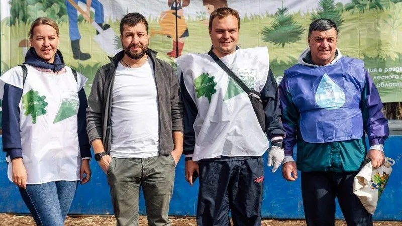 Сотрудники МинЖКХ Подмосковья приняли участие в акции «Наш лес. Посади свое дерево»