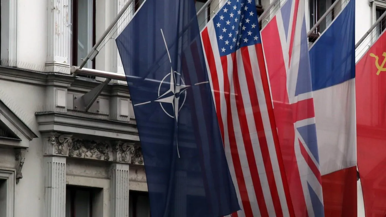 Independent: НАТО не сможет противостоять России без США