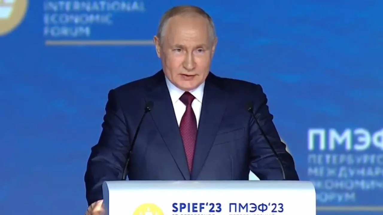 Путин: Хорошо, Ленина скинули, ну бог с ним, но зачем на пьедестал нацистов возводите