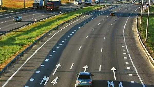 У подмосковных дорог подготовили 150 мест для мусорных контейнеров