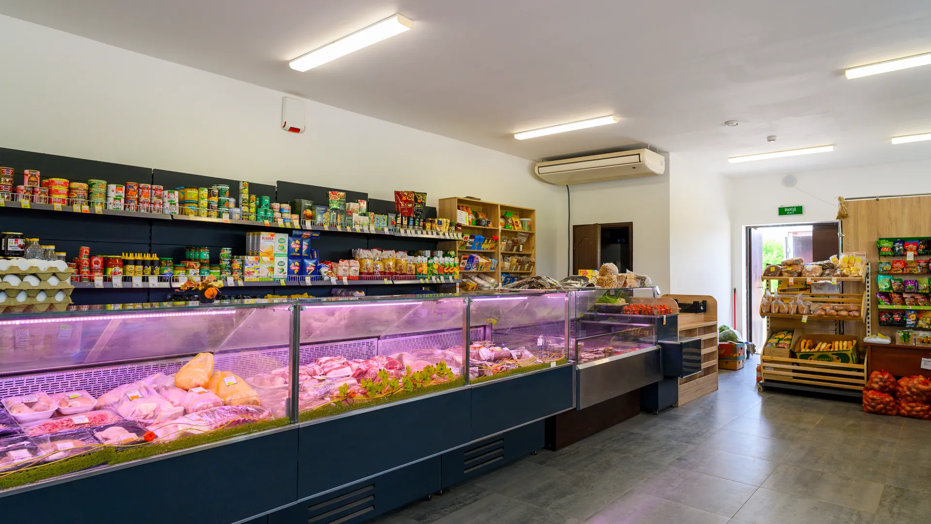 «Выбирают самые дешевые продукты»: почему россияне начали экономить на еде?