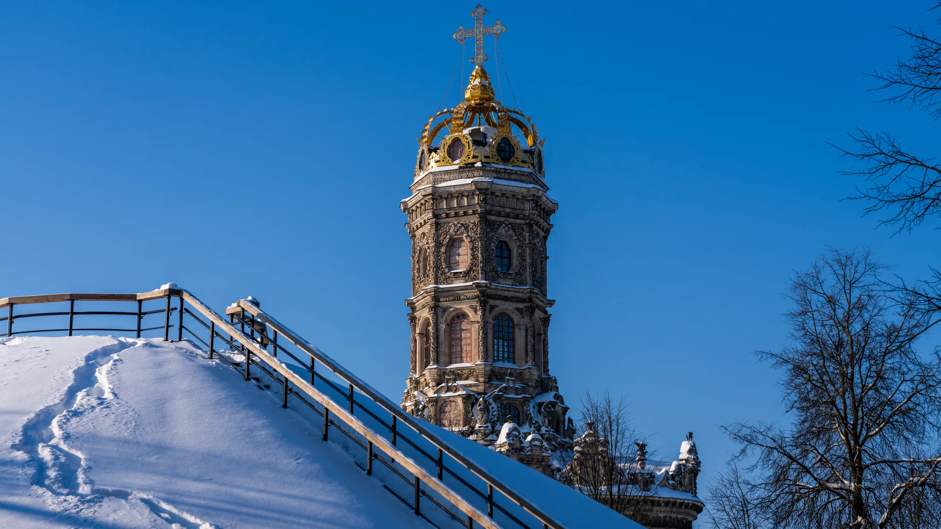 Церковь иконы Божьей Матери Знамение в поселке Дубровицы в Подольске