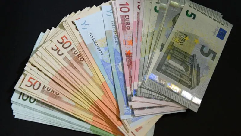 Россиянку задержали в Афинах за провоз 2,3 млн евро