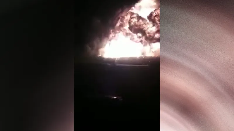 Ангар полыхал в Балашихе на 800 квадратах