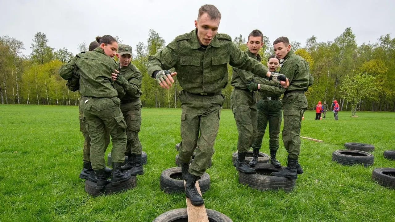 Военно-патриотическая игра «Юнармия, вперед!» прошла в Горках Ленинских