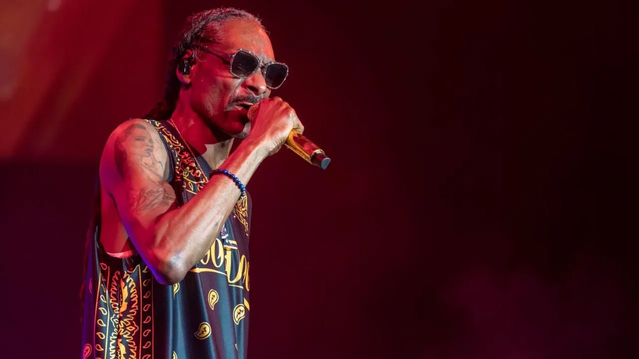 Рэпер Snoop Dogg выложил в соцсети видео с русскими людьми