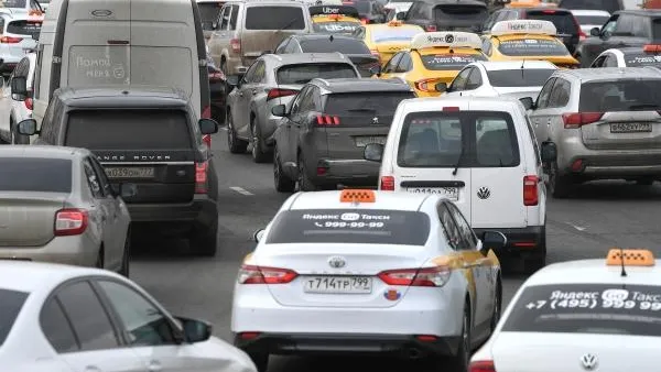 В «Росгосстрахе» назвали объем времени, которое проводит житель РФ в пробках