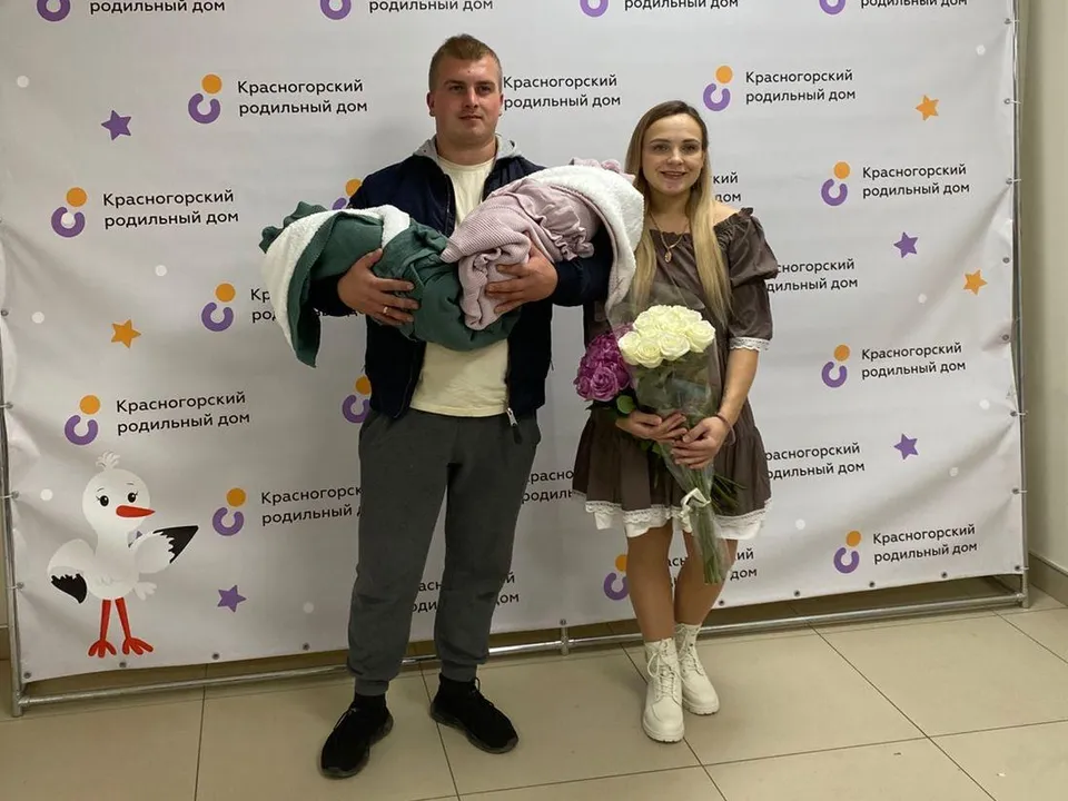 Александр и Анастасия Орловы с новорожденными Фото: отдел ЗАГС по городскому округу Красногорск