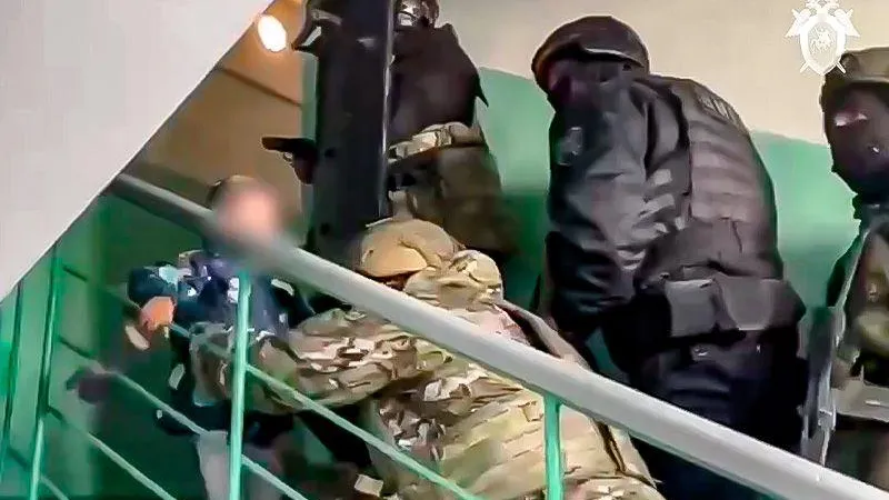 «Выпил много таблеток и алкоголя»: стало известно, почему мужчина в Нижневартовске взял в заложники сына