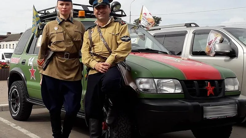 Внедорожник в стилистике истребителя удивил всех на автопробеге подмосковных поисковых отрядов 