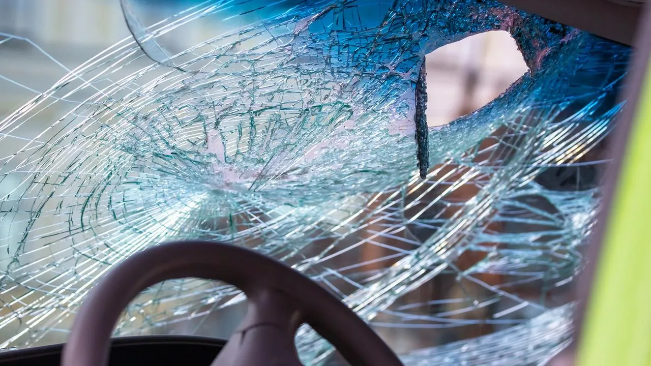 «Бомбардировка» отходами: в Подольске ищут «снайпера», разбившего машину мусором