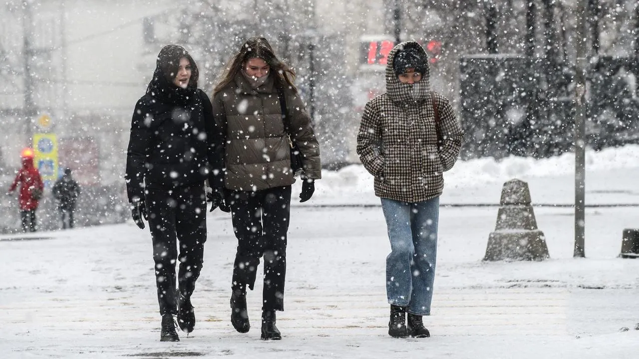 Когда в Москву и Подмосковье вернется снег: прогноз погоды на неделю