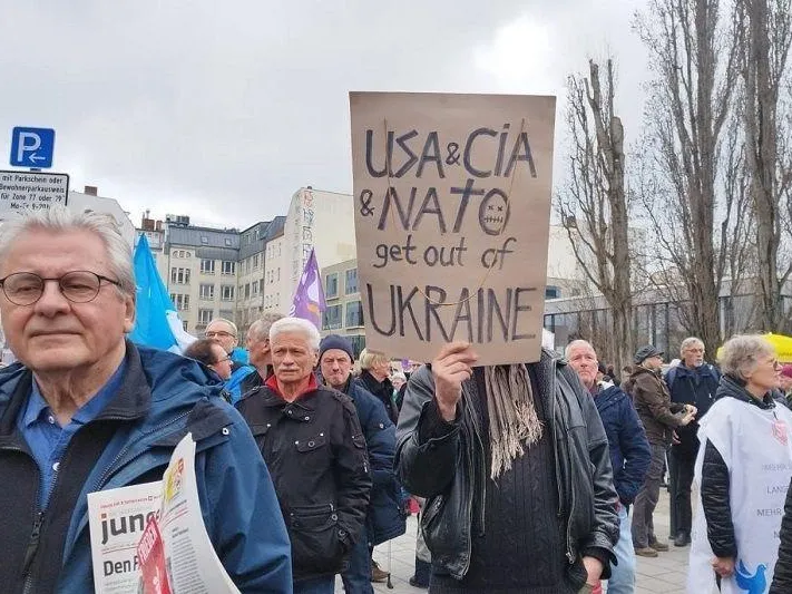 Выяснилось, почему немцы вышли на митинги против поставки оружия Украине