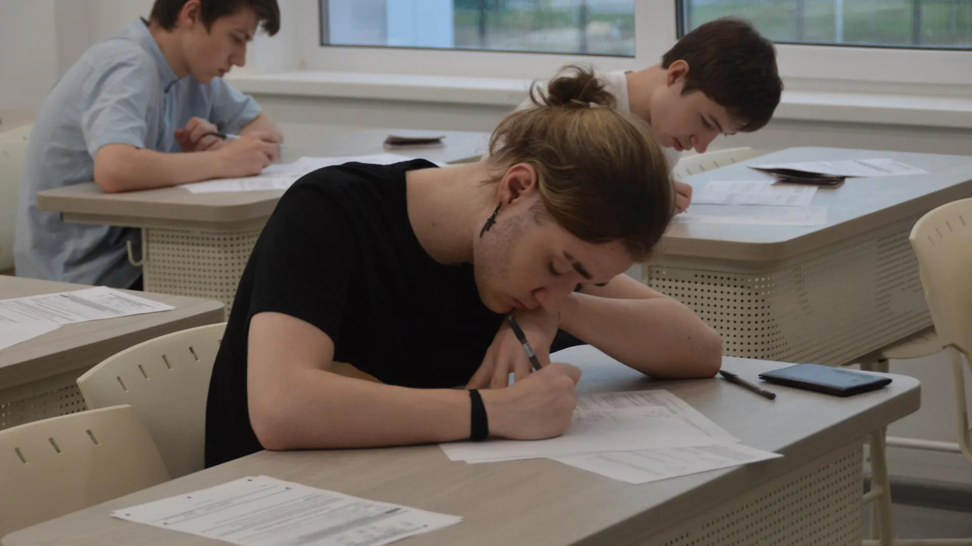 Подмосковные школьники написали последний тренировочный экзамен перед ЕГЭ