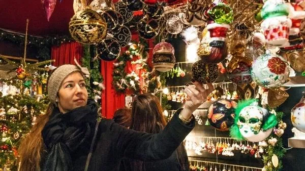 Новогодние базары активно открываются в Подмосковье