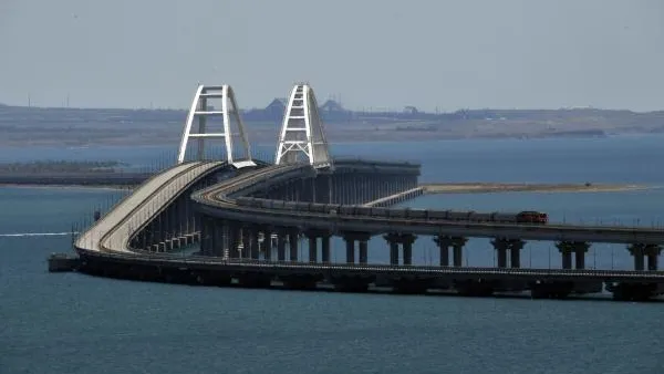 На Крымском мосту вновь перекрыто движение автомобилей