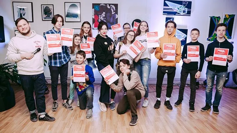 В Подмосковье уже год детей бесплатно учат культурно расписывать стены домов 