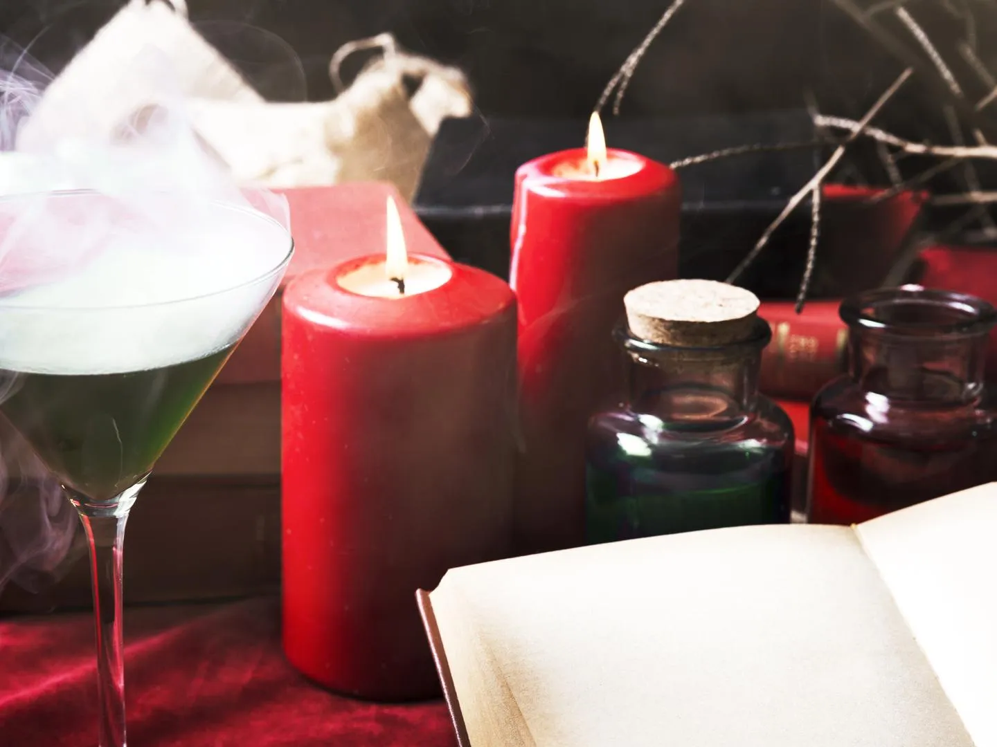 Апатия, бессонница, тревога: эзотерик рассказала об опасностях использования любовной магии