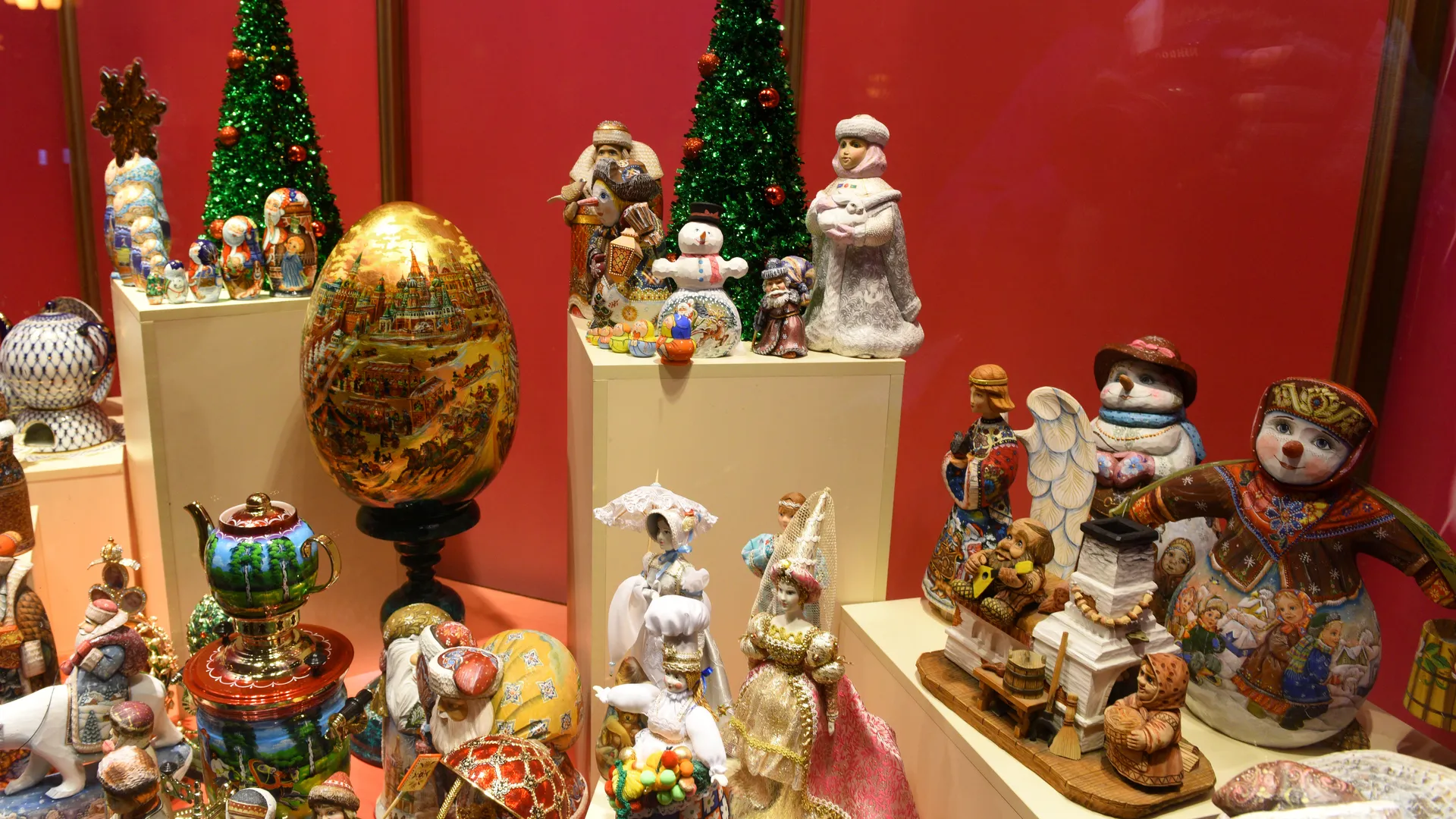 Подготовка к Новому году в Москве