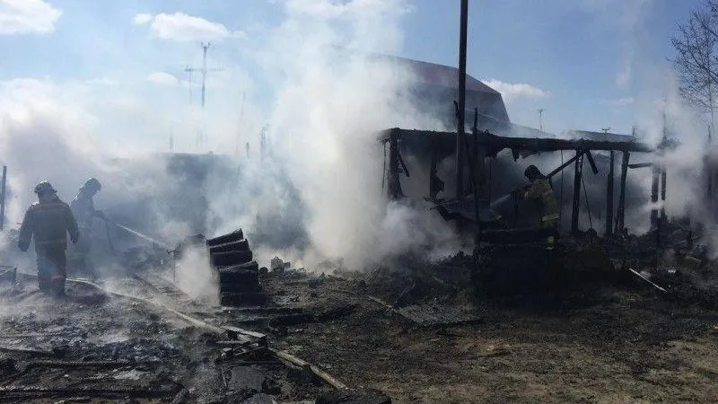 В Мытищах ликвидировали пожар в нежилом здании