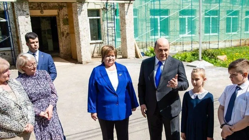 Премьер-министр РФ: программа капремонта школ позволит детям учиться в современных классах