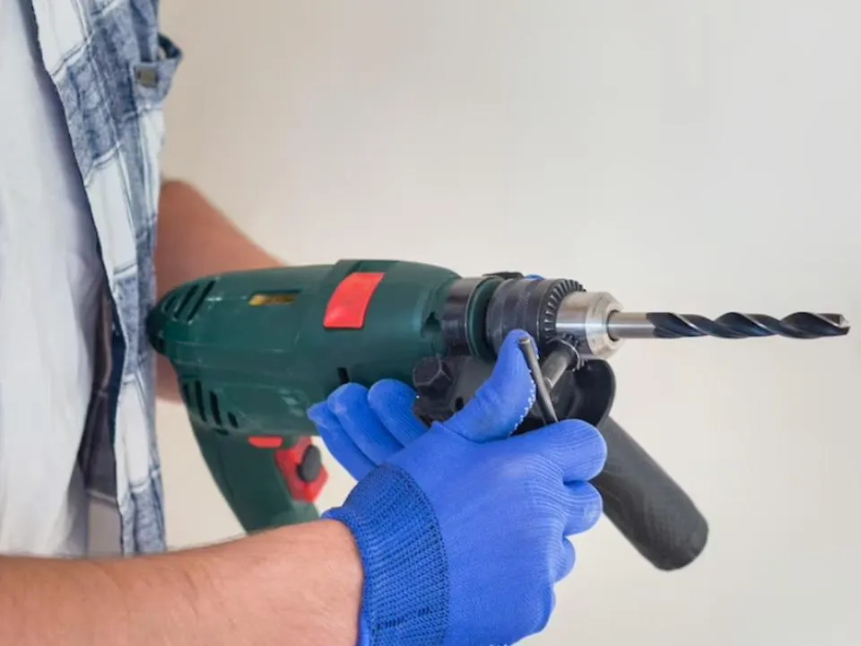 Когда муж не хочет вешать полку: рассказываем, как вдохновить себя и других на важное, но скучное дело