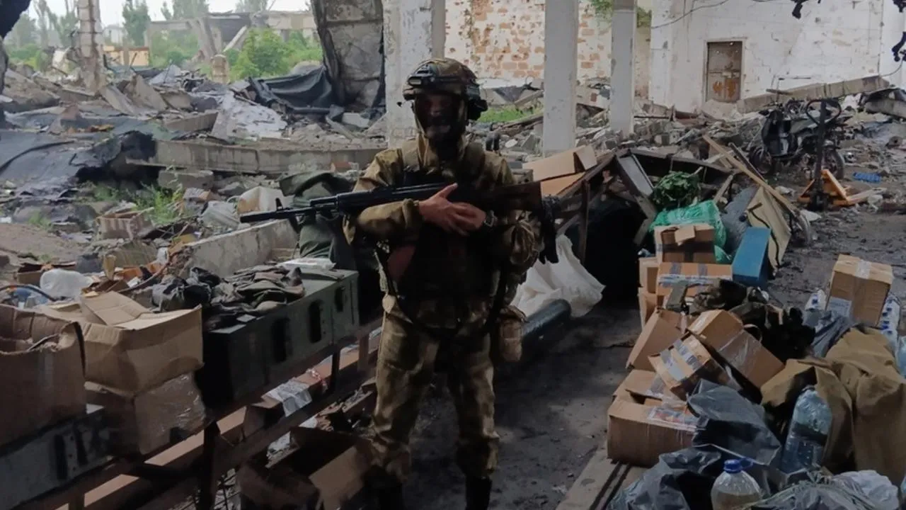 «Это только в кино показывают»: снайпер СВО развенчал мифы о своей работе
