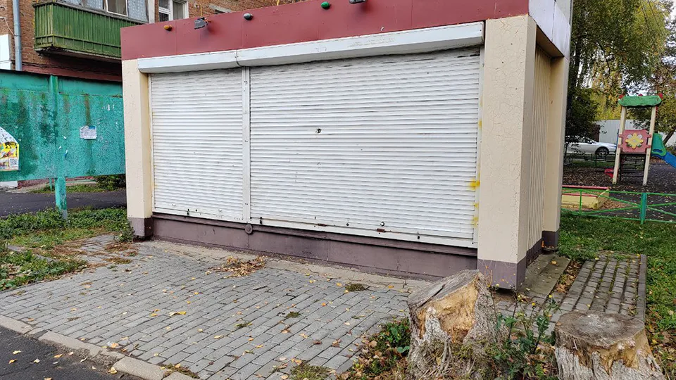 Закрытый киоск на ул. Советская. Фото: REGIONS/Евгений Мазепов