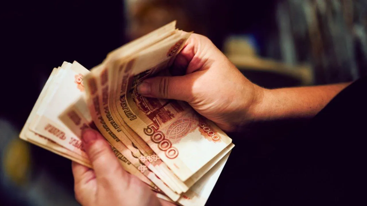 «Помнят, как лопались банки»: депутат Толмачев — о том, почему миллениалы выбирают вклады