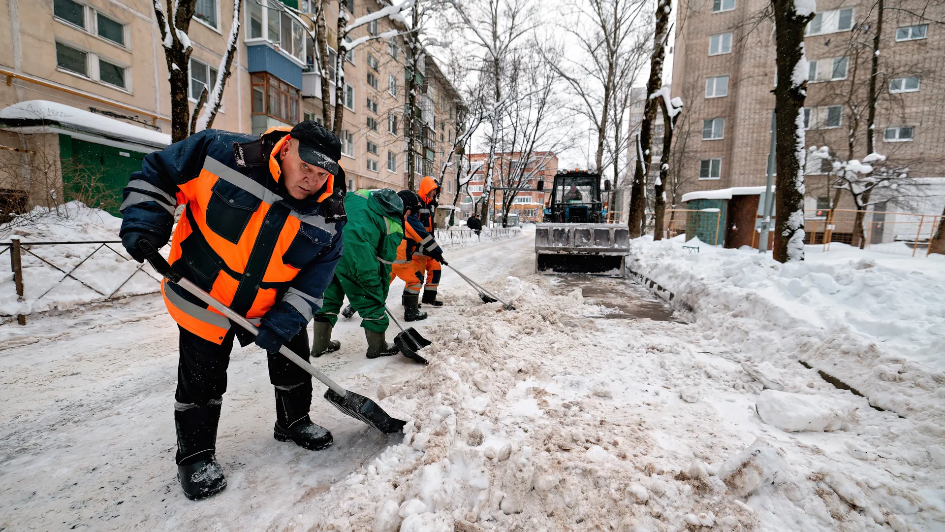 Два корги в сугробах и 12 мм за сутки: снегопад в Ижевске обновил рекорд 2007 года