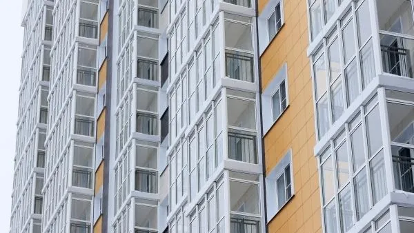 Двое детей выпали из окон в Подмосковье за последние двое суток
