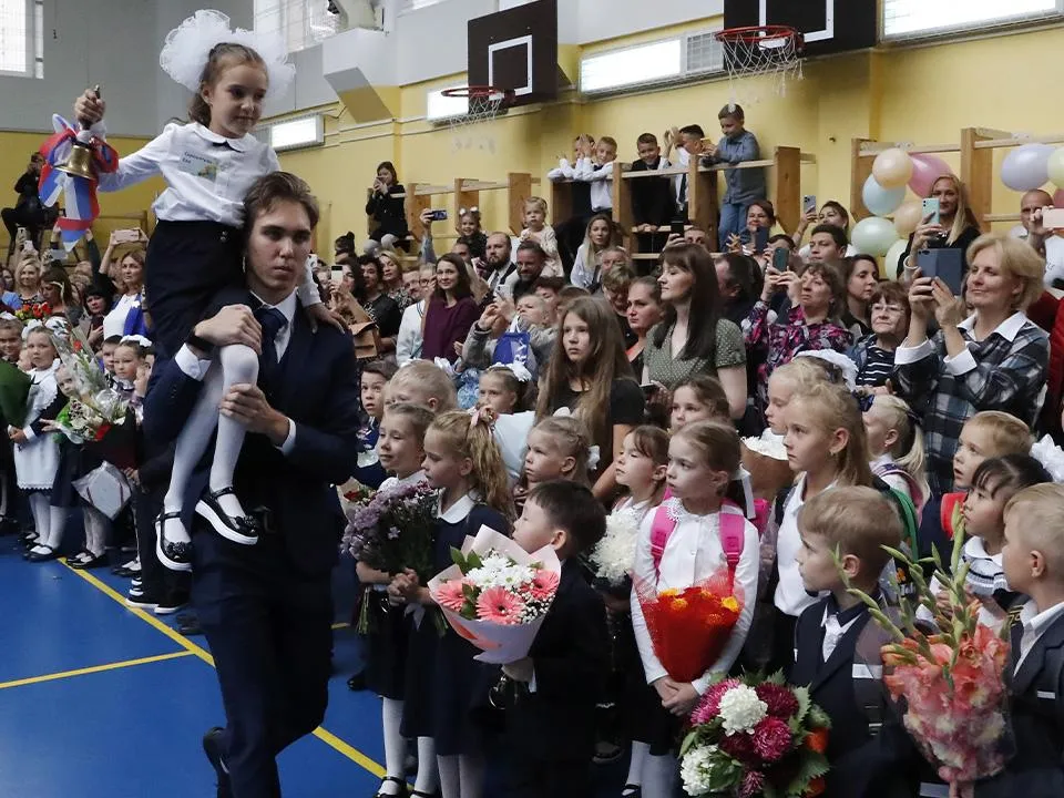 Линейки в честь 1 сентября предложили отменить в некоторых регионах России