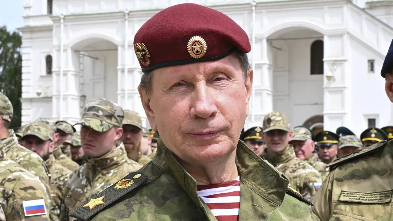 «На опыте»: глава Росгвардии сдал заначку жене во время попытки мятежа