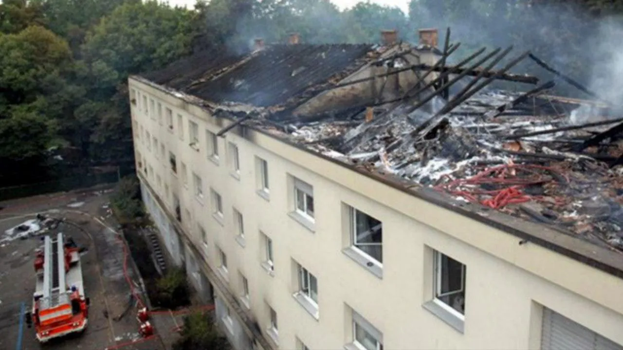 Крыша склада в Самарской области обрушилась из-за пожара: огонь локализовали