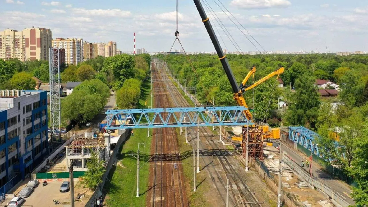 Пять новых наземных переходов через железнодорожные пути откроют в Подмосковье до конца года