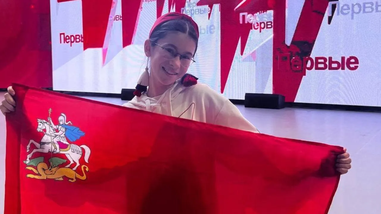 Школьница из Подольска примет участие в программе «Равнение на первых»