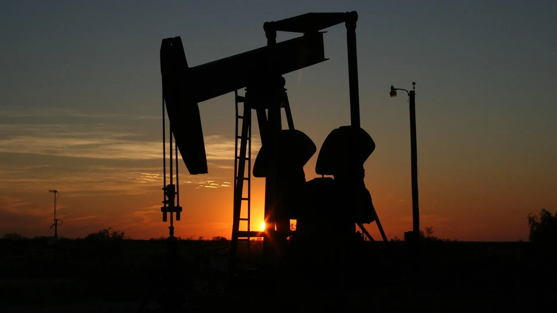 Вашингтон возобновил покупку российской нефти: о чем сигнал?
