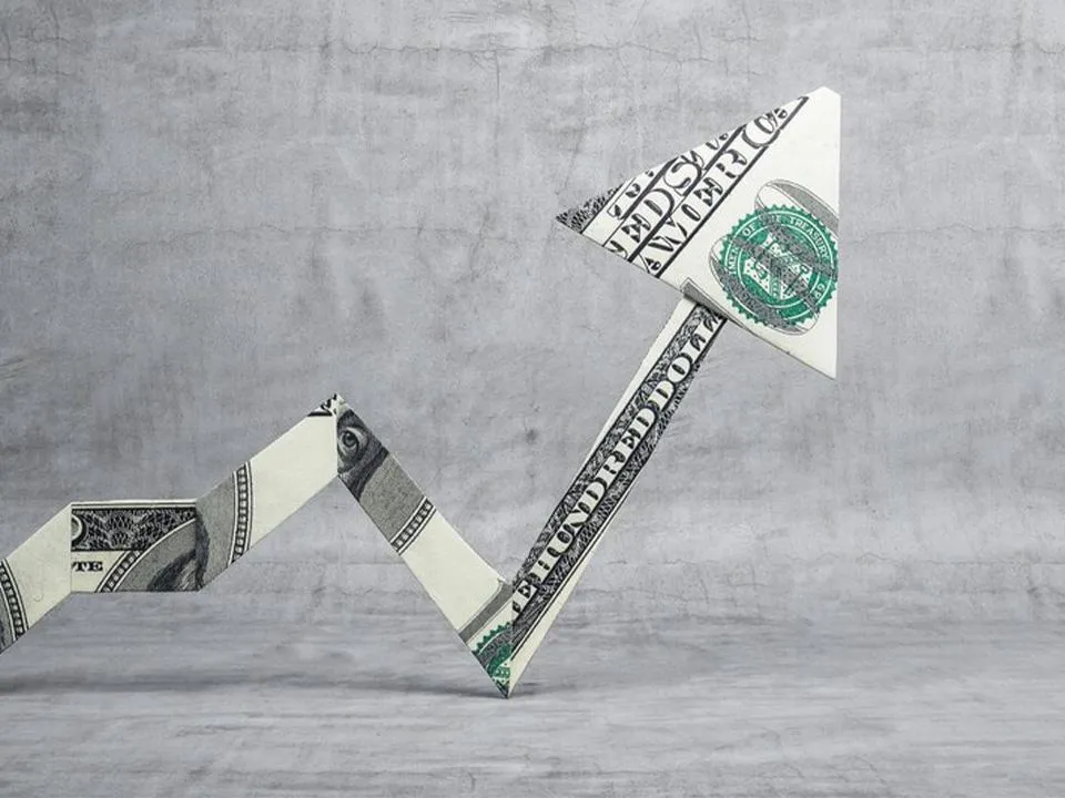 «Рубль начал падать еще сильнее»: выяснилось, когда следует продавать доллары