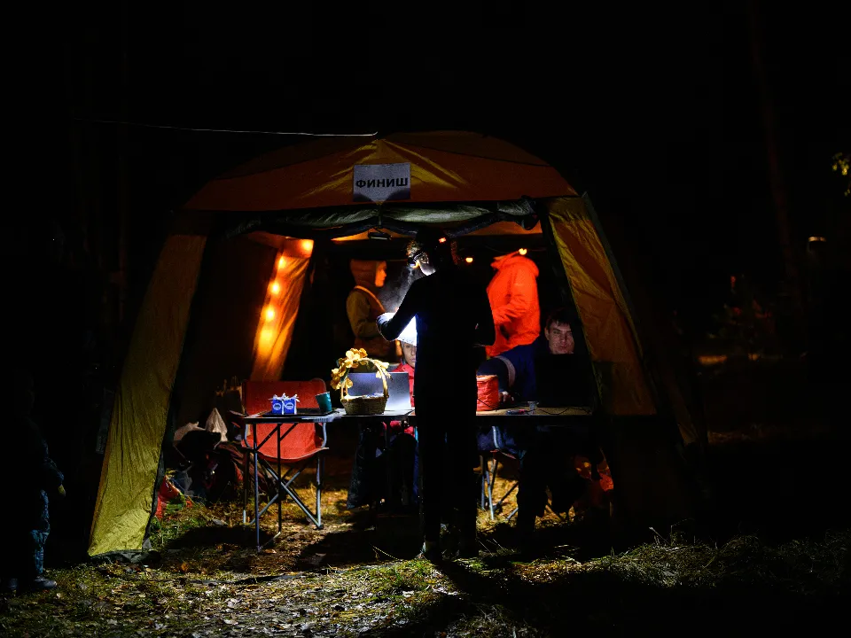 Зона с горячим чаем и&nbsp;угощениями. Фото: пресс-служба турнира&nbsp;«Ночной остров»