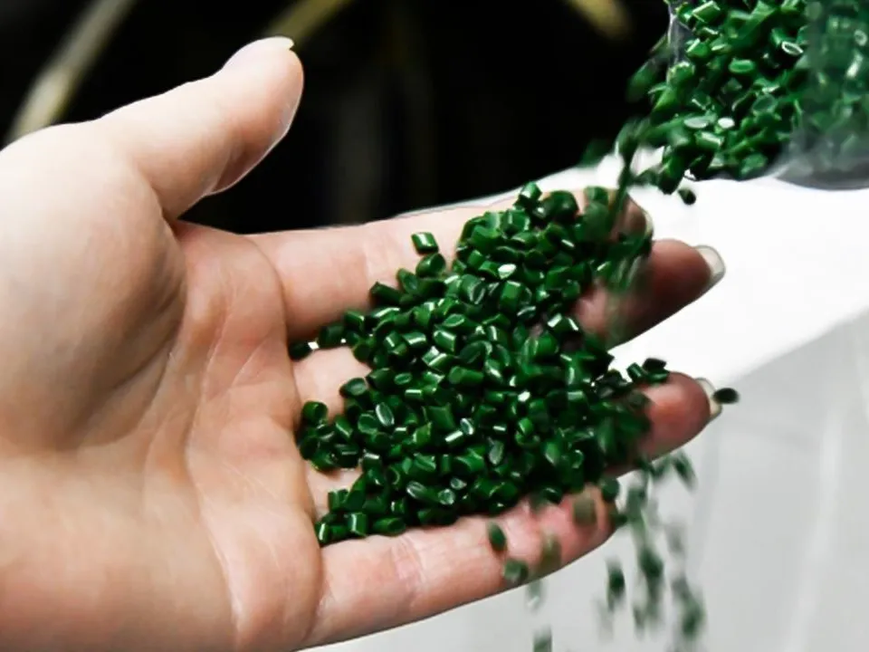 «Риск развития новообразований»: выяснилось, чем опасен микропластик для организма